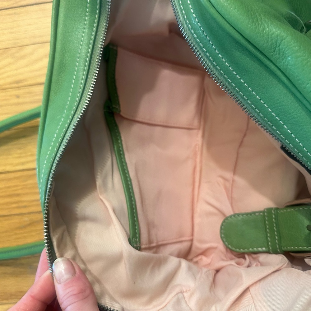 The Limited green vintage bag. In great shape! Perfect for St. Patrick’s Day ☘️ - Picture 4 of 4